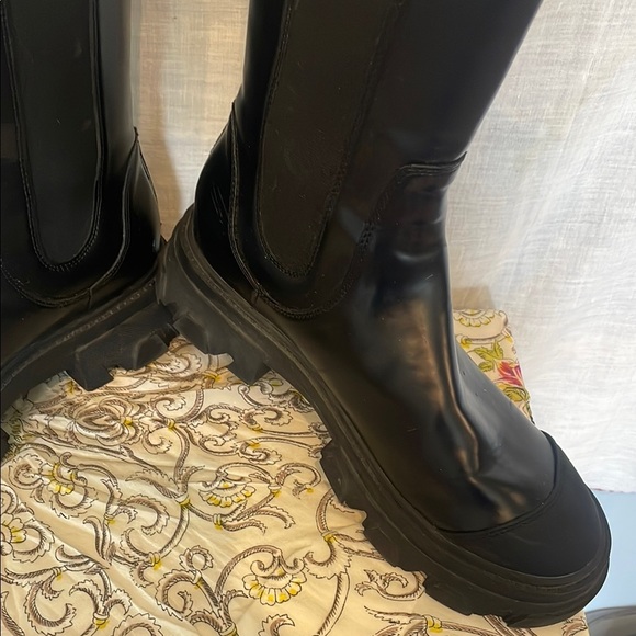 Black Chunky Chelsea Boots size 8 never worn - Picture 2 of 6